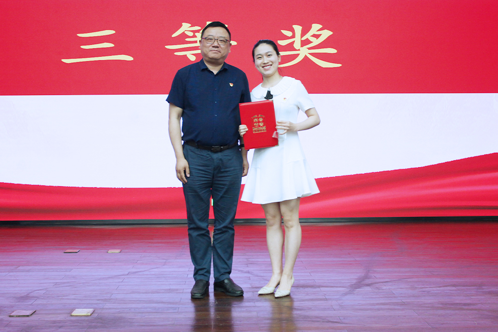 頒獎(jiǎng)3.jpg 頒獎(jiǎng)3.jpg